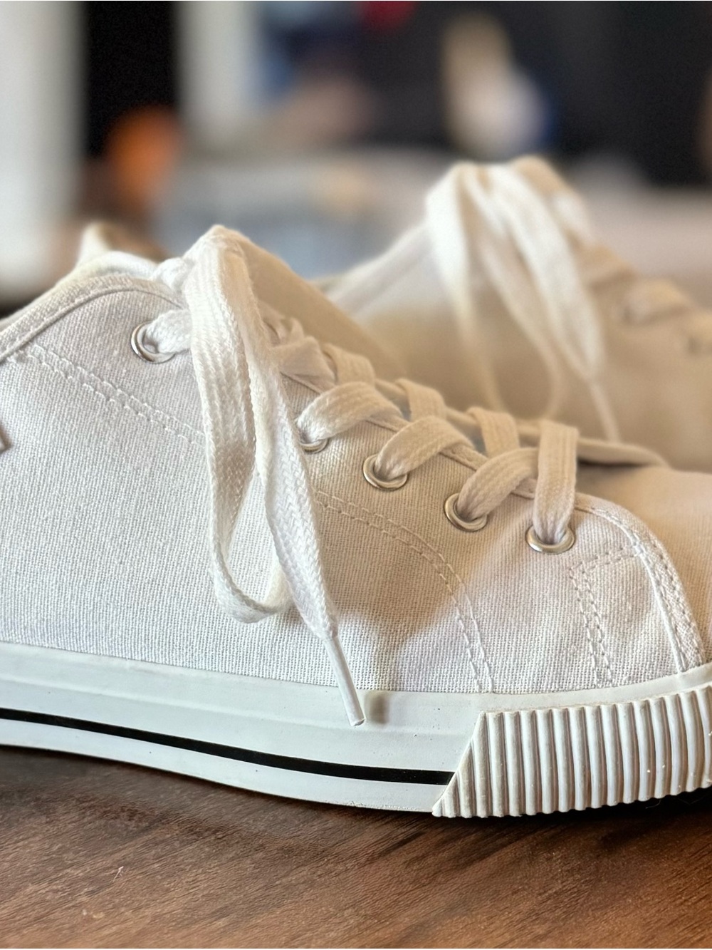 Hurley White Canvas Low-Top Sneakers